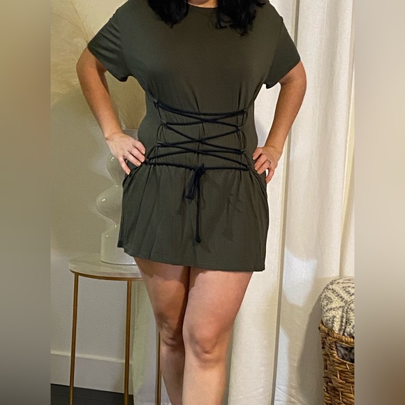 Dresses - Picture 3 of 3